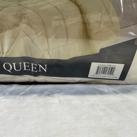 Luxury Home Down Alternative Comforter Cream Full/Queen New Unopened Blanket - Picture 3 of 4